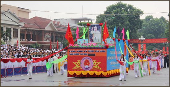  Chủ tịch nước Trương Tấn Sang dự lễ kỷ niệm 750 năm Thiên Trường-Nam Định   - ảnh 3